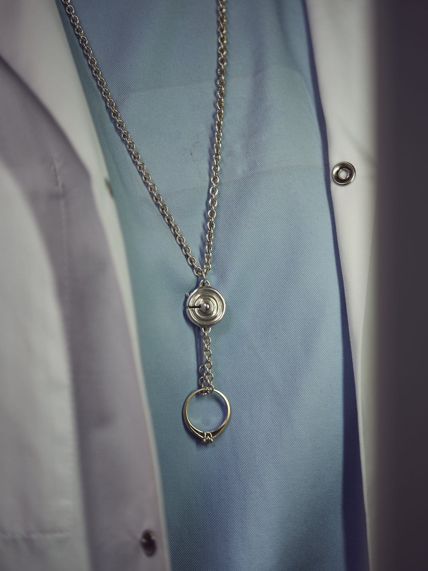 Zoom sur le collier Epidaure en Argent